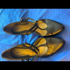 Apt 9 sz 8, black double strap fashion pumps retro style 2.5” heel